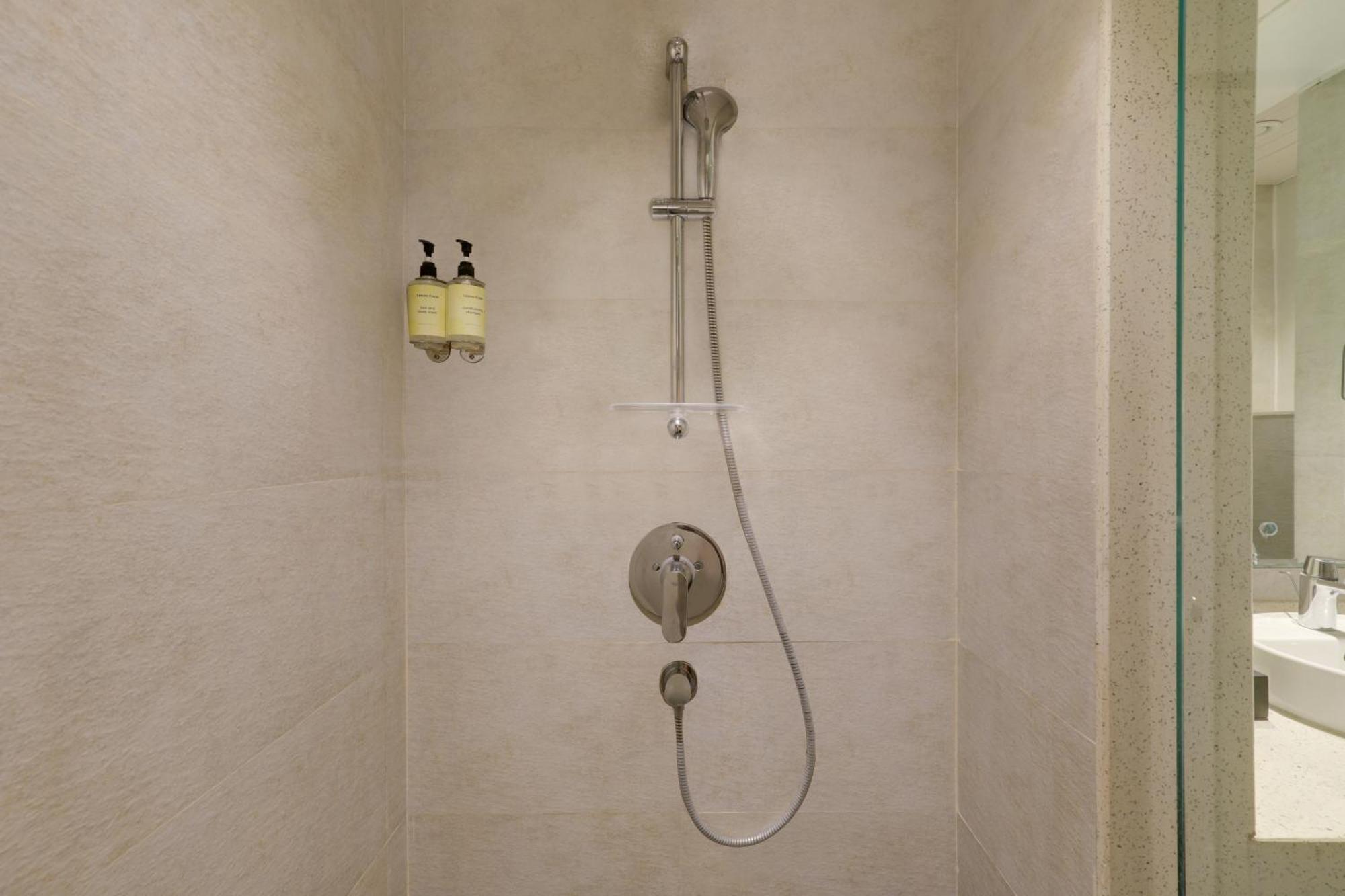 Lemon Tree Hotel, Hubli Bilik gambar